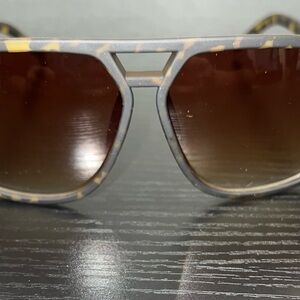 Stylish Tortoiseshell Sunglasses